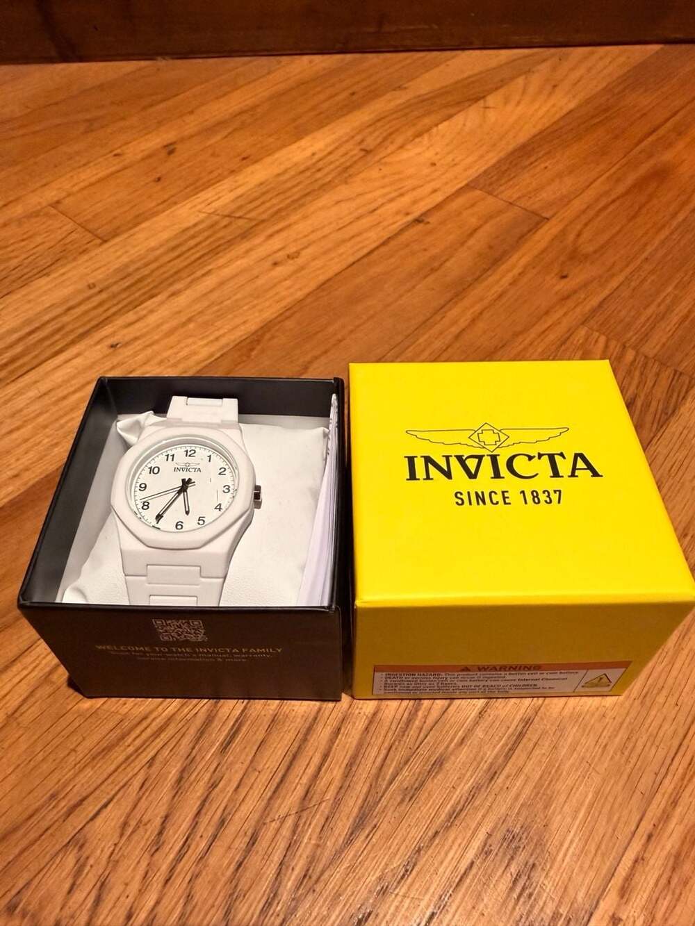 Invicta White Dial White Resin Band Unisex Quartz Watch $40 OBO